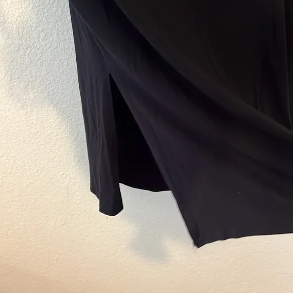 🖤 Glyder • Cozy Black Short Sleeve Tunic w/ Side Slits - Picture 3 of 6